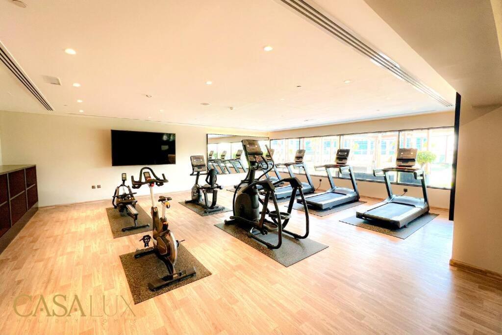 Lovely Big Studio W/ Burj Khalifa View In Downtown Dubai Exterior photo