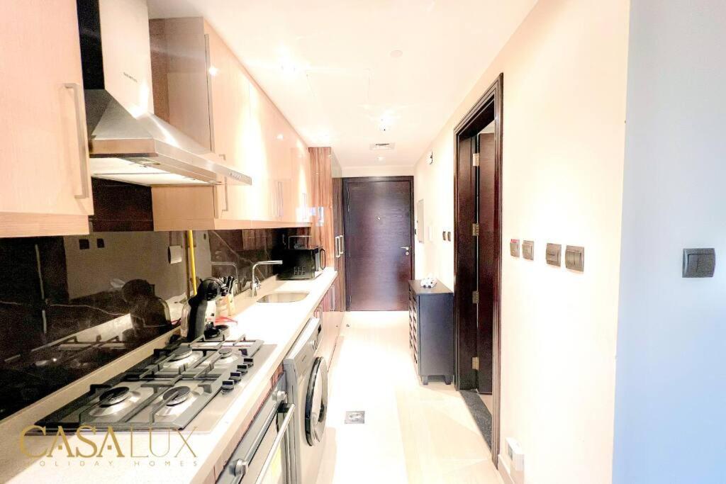Lovely Big Studio W/ Burj Khalifa View In Downtown Dubai Exterior photo