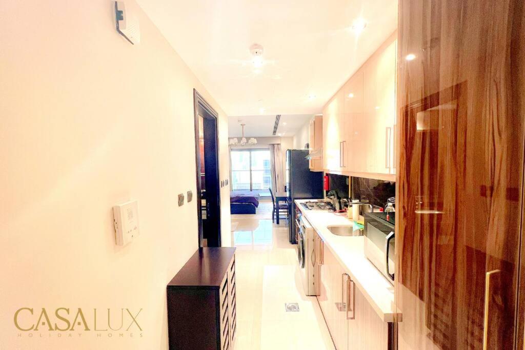 Lovely Big Studio W/ Burj Khalifa View In Downtown Dubai Exterior photo